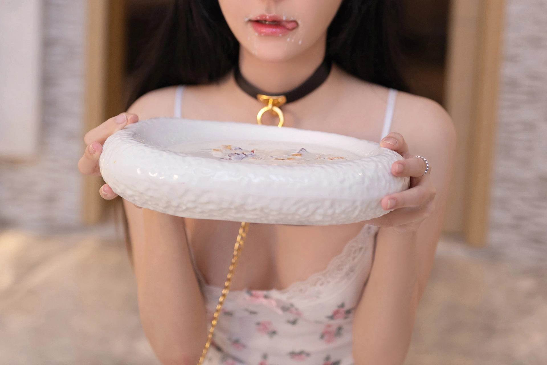 042.谢小蒽 – 内部私购 白色花纹睡裙写真 3